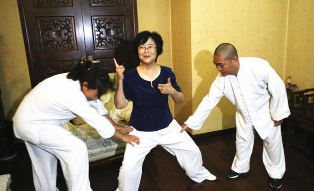 揭秘纺织厂女工闫芳的上位史,这些“大师”到底在糊弄谁?