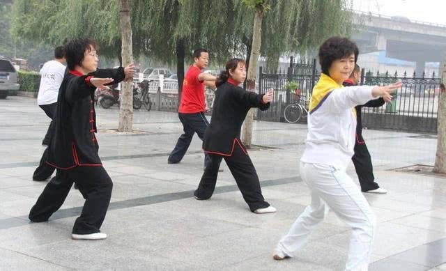 揭秘纺织厂女工闫芳的上位史,这些“大师”到底在糊弄谁?