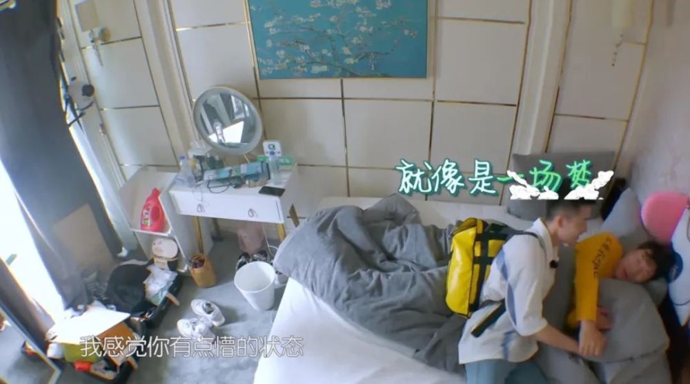 迟到早退频偷懒、房间邋遢不整洁,继扒拉菜后,赵丽颖又被嘲了