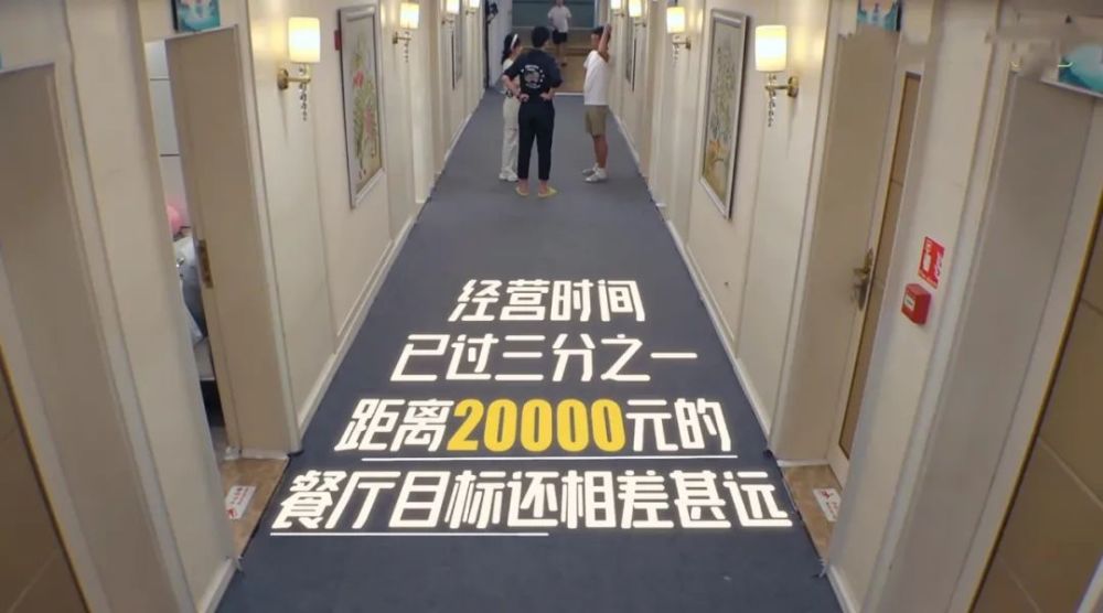 迟到早退频偷懒、房间邋遢不整洁,继扒拉菜后,赵丽颖又被嘲了