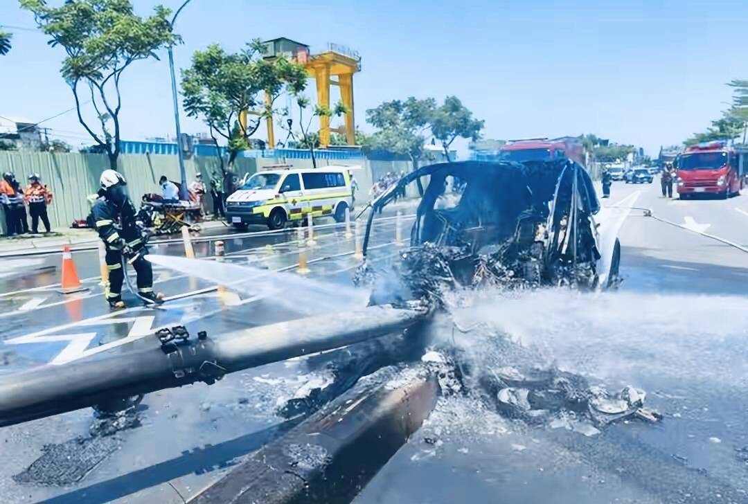 林志颖也驾驭不了特斯拉?堂堂赛车手出车祸,老虎也有打盹的时候