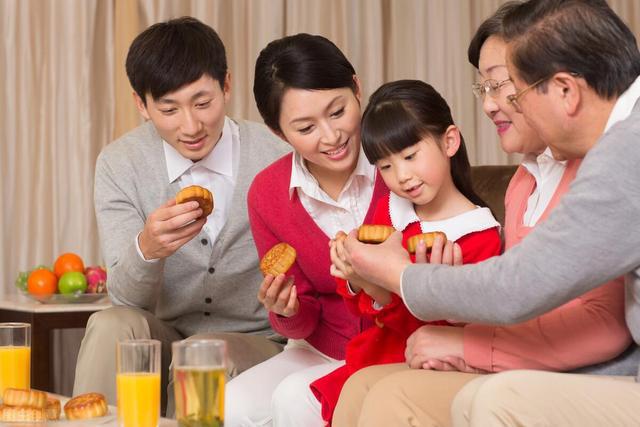 感谢公司不发月饼之恩引热议,网友回应:饱汉子不知饥汉子饥