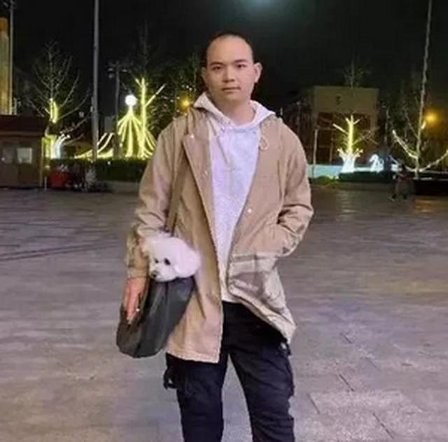 《羊了个羊》创始人被母校制展牌宣传!引无数学生围观