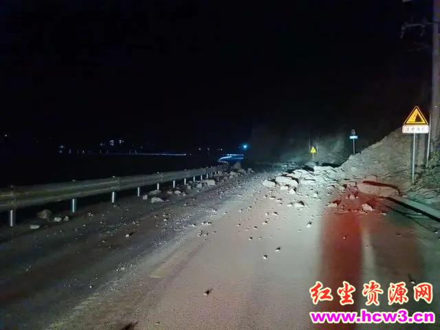 四川泸定发生5.6级地震 地震发生后有游客连夜离开泸定:没有玩耍的心情了