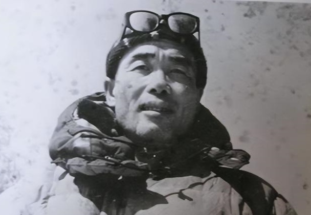 珠穆朗玛峰有一半在尼泊尔 为啥中国是最后归属权?(土地归属)