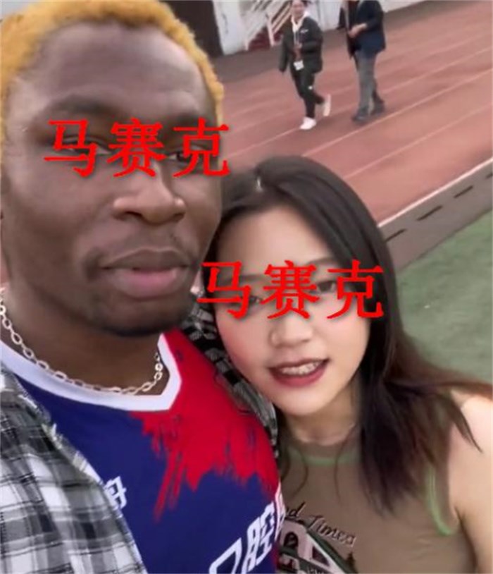 广西女子炫耀黑人男友 看看网友怎么说(中外感情)