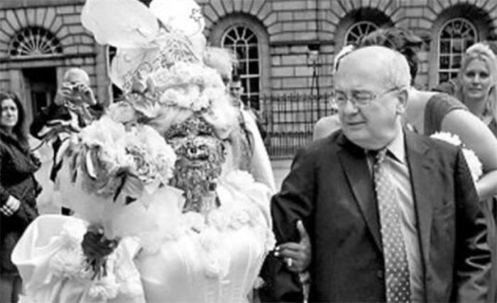 全身有着7000个穿孔 居然还能够结婚(全身穿孔)