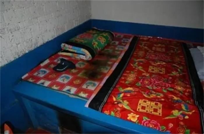 为何老人常说“睡觉不能脚朝西”?其实并非迷信,有一定科学依据