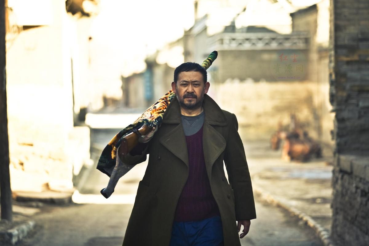 姜武拿枪打村长的电影叫什么名字?反应了什么社会现实的现象?