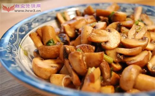炒蘑菇需要用热水焯一下吗 蘑菇焯水的正确方法是什么