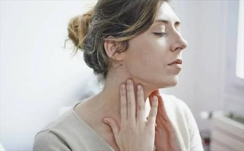 嗓子疼不能吃哪些食物 嗓子疼该怎么调理