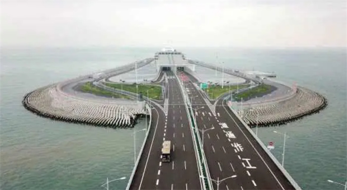 港珠澳大桥通车6个多月了 为什么司机来了就掉头走呢
