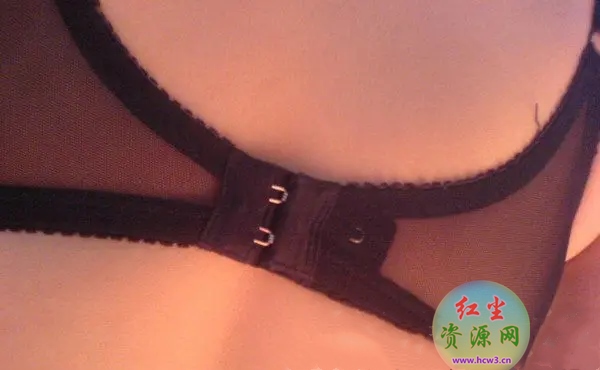 轻解罗裳的性感,如何1秒解开美女胸罩,男人必备技能!