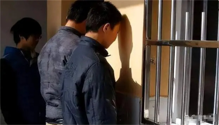 13岁的最小贪官 副班长受贿两万元(最小贪官)
