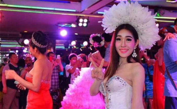 泰国人妖表面光鲜 实际却活不到40岁(泰国人妖)