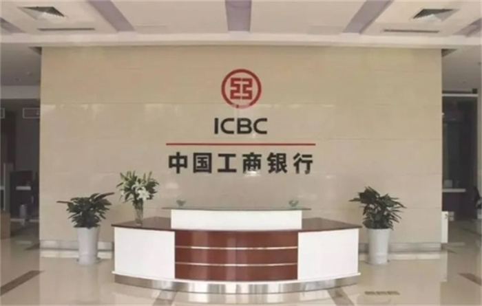 202元存银行15年后变88元!银行存款少于多少时,钱会越存越少?