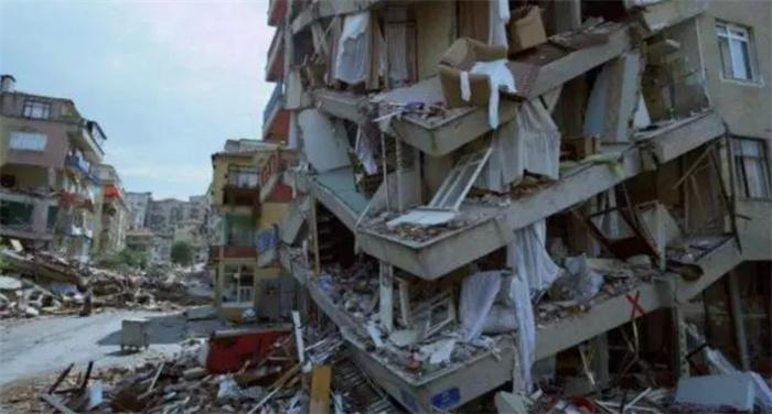 地震已致32人遇难 仍有2人失联 地震对海东造成什么影响