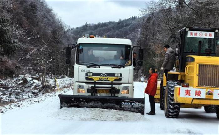 湖北引进“雪地熨斗”清理冻雨 如何清理冻雨