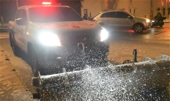 湖北引进“雪地熨斗”清理冻雨 如何清理冻雨