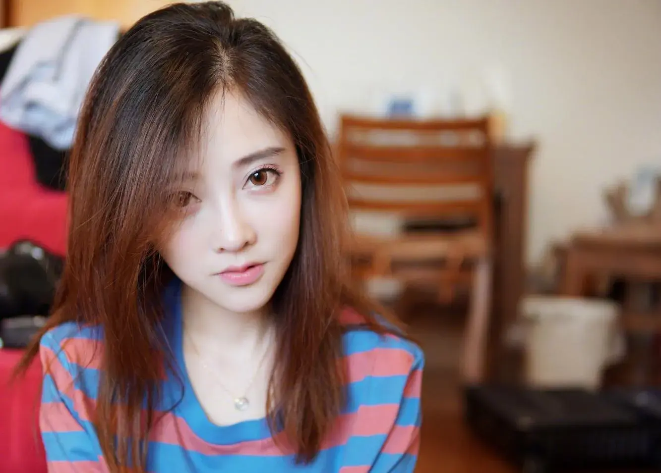 曾经火遍全网,连臭袜子都有人想要收藏的冯提莫,是如何过气的?