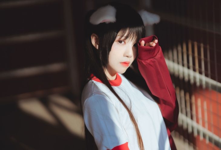 桜桃喵《红色体操服》——青春与活力的完美呈现