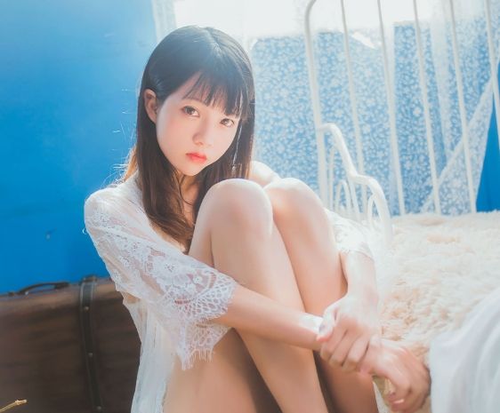 桜桃喵《小少女_少女私房》:一段温暖的清晨私语