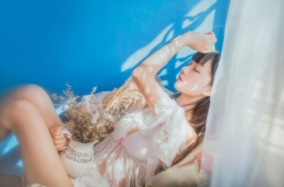 桜桃喵《小少女_少女私房》:一段温暖的清晨私语