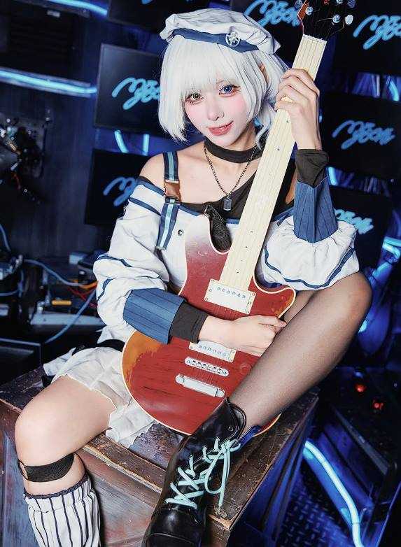 台湾人气 Coser 小空Sora 视觉特辑:领略从“要乐奈”到“知更鸟”的跨次元神韵